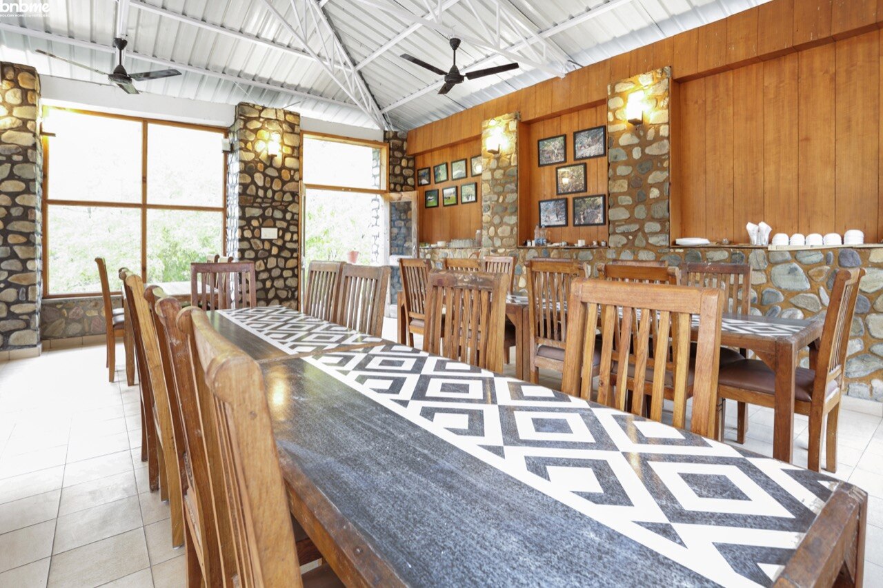 Cheerful 1-Bedroom Cottage in between Mountains - Tap to explore photos