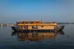 Hills & Cruise Houseboats, Alleppey