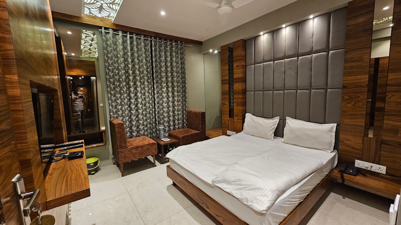 Hotel Pushpa Inn - Tap to explore photos