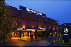 Sheraton Skyline Hotel London Heathrow,  London
