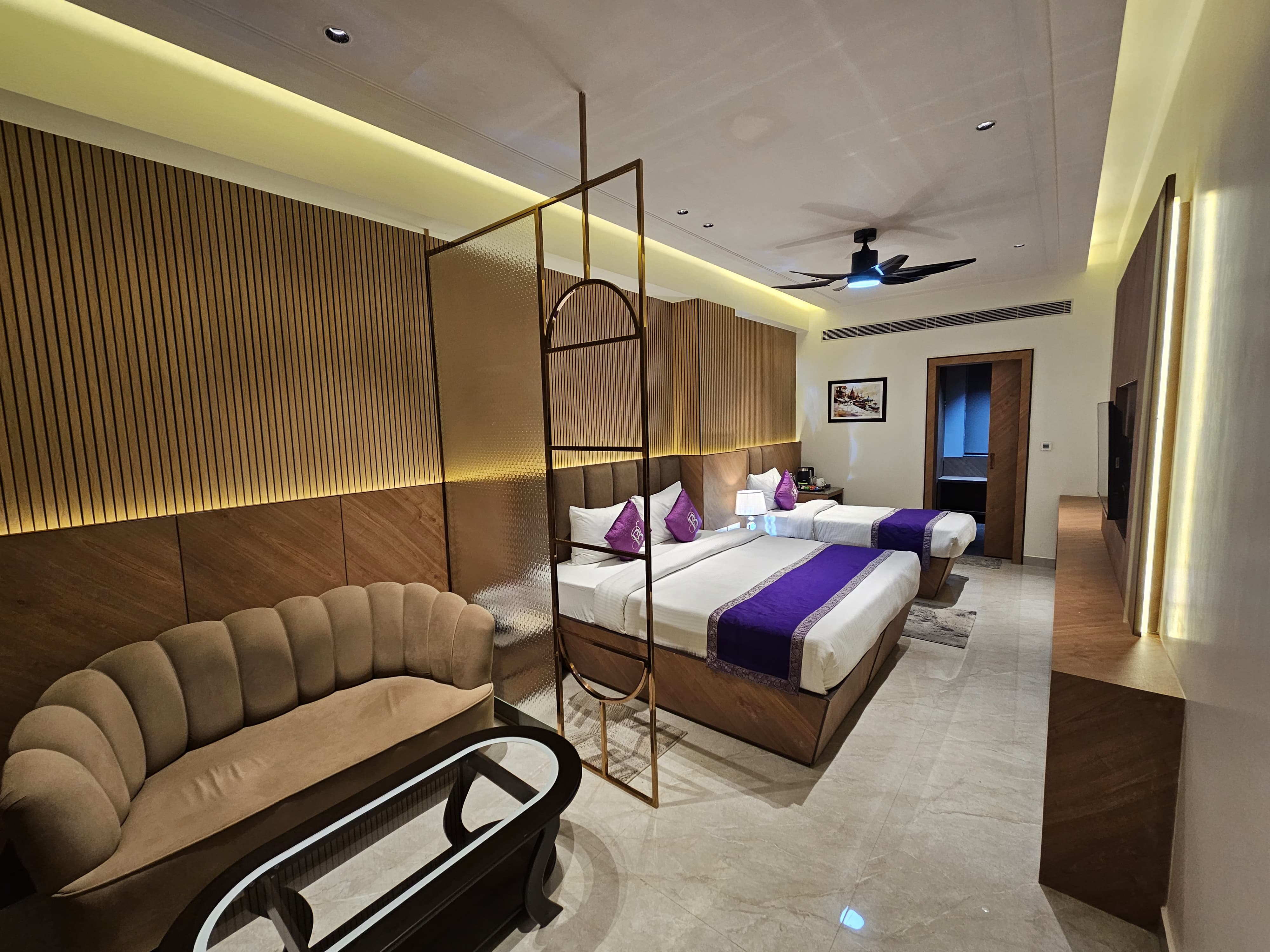Hotel Balaji Palace Kashi - Tap to explore photos
