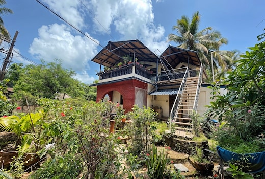 Blue Azure 2BR FF walk to beach in Goa by Homeyhuts
