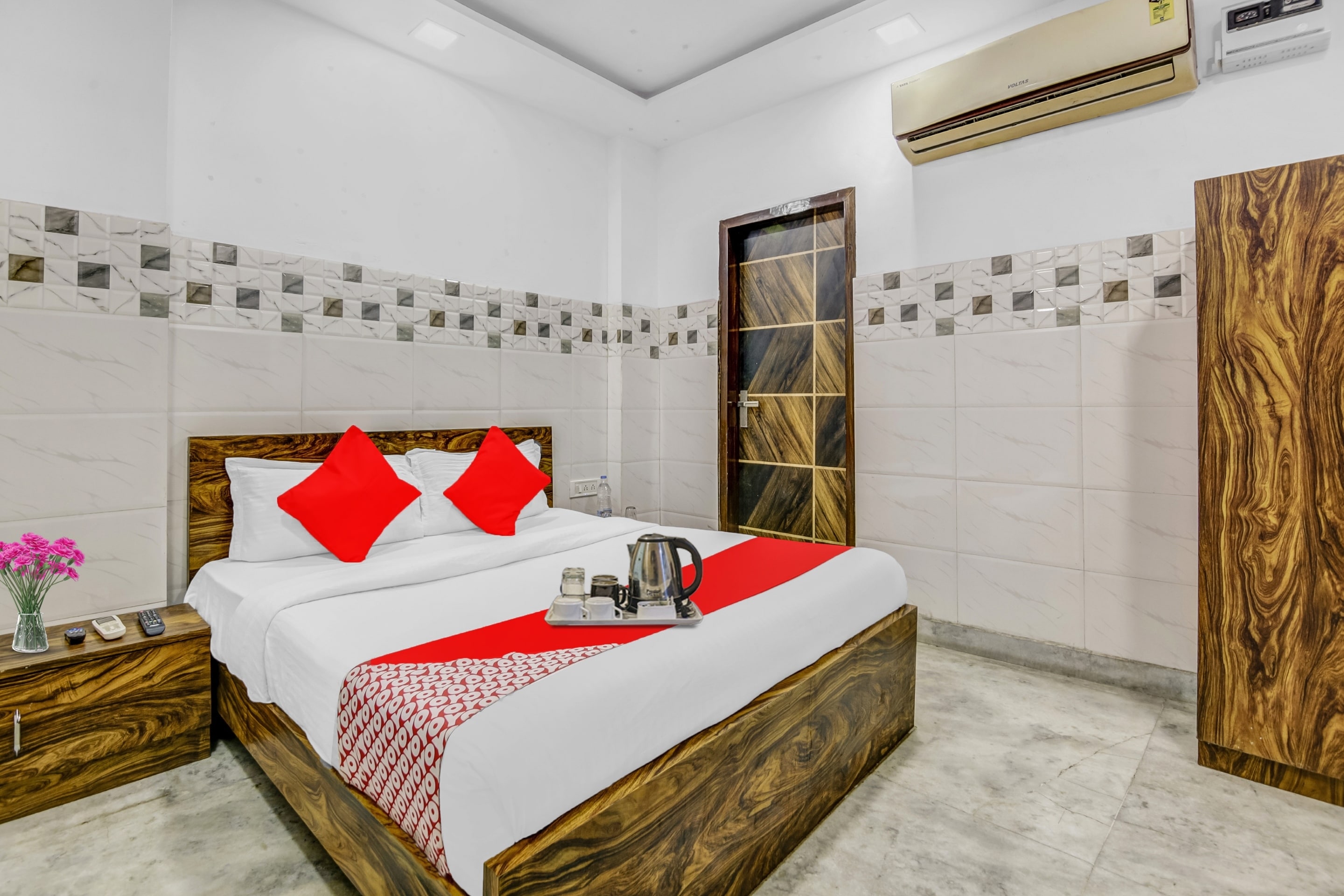 Hotel O New singh - Tap to explore photos