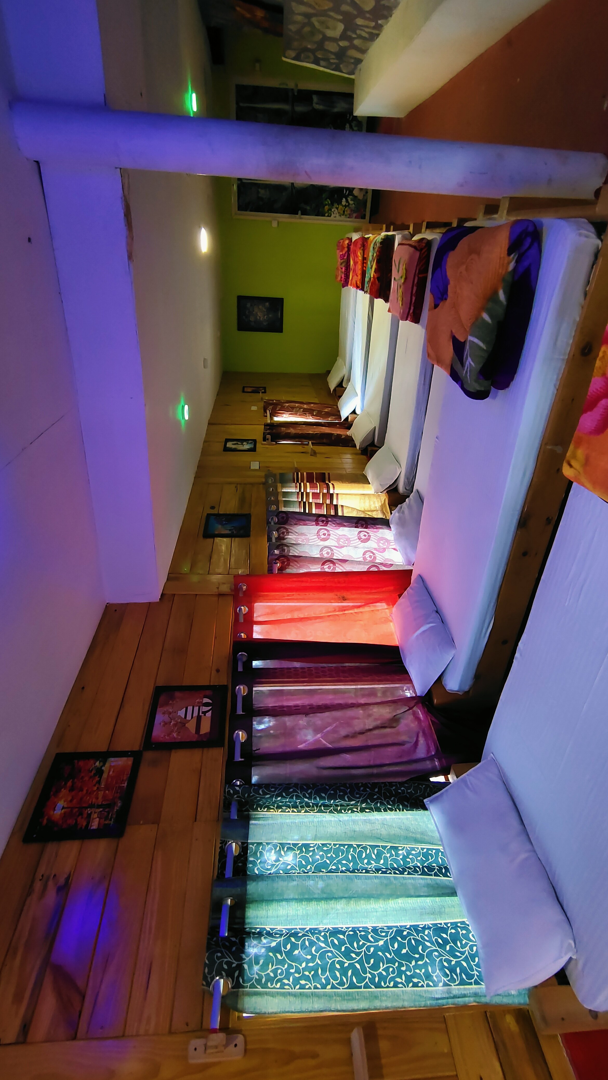 Dolphin Valley  Backpackers Hostel - Tap to explore photos