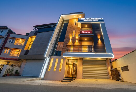 FabHotel Grand Giriraj