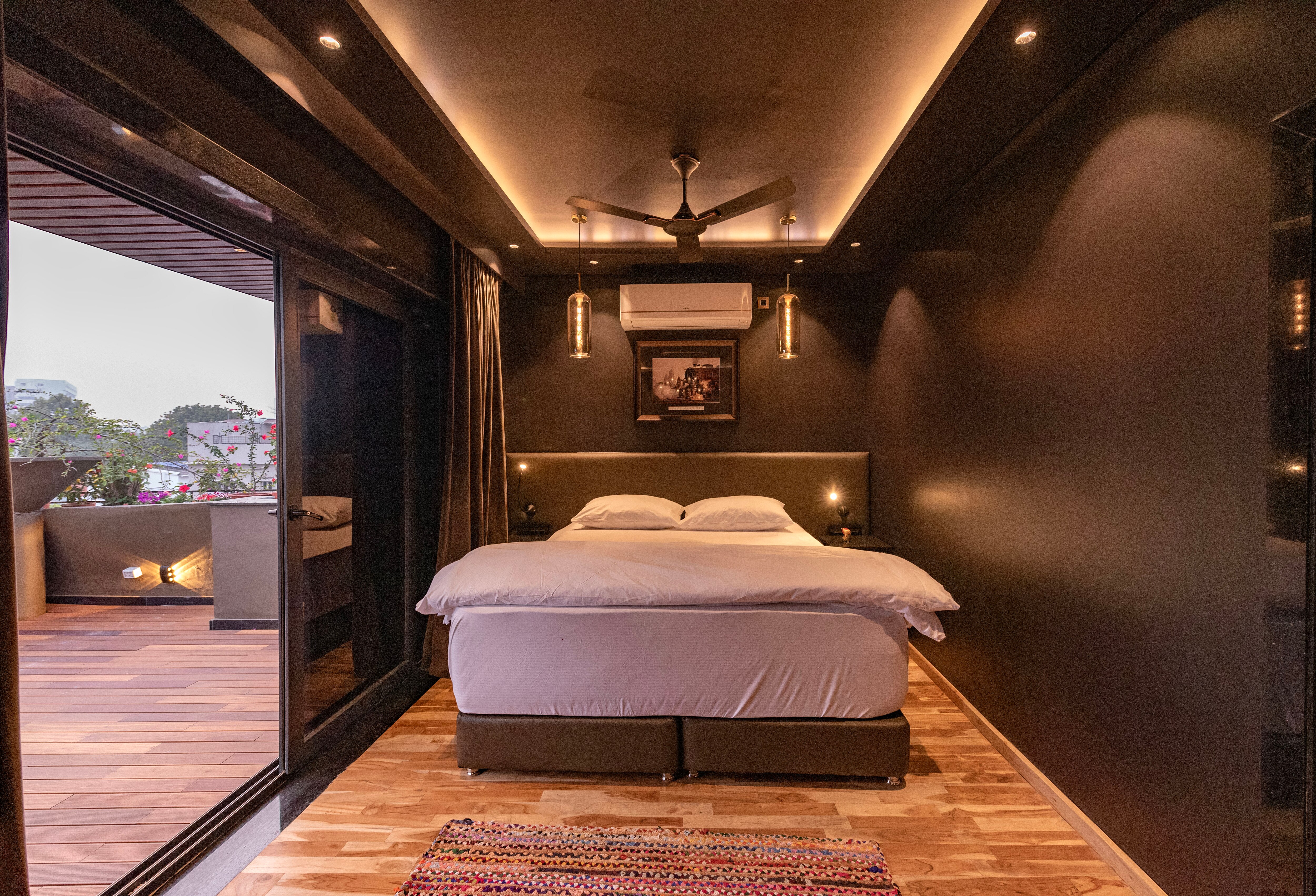 Joeys Nest Penthouse with Private Terrace - Tap to explore photos
