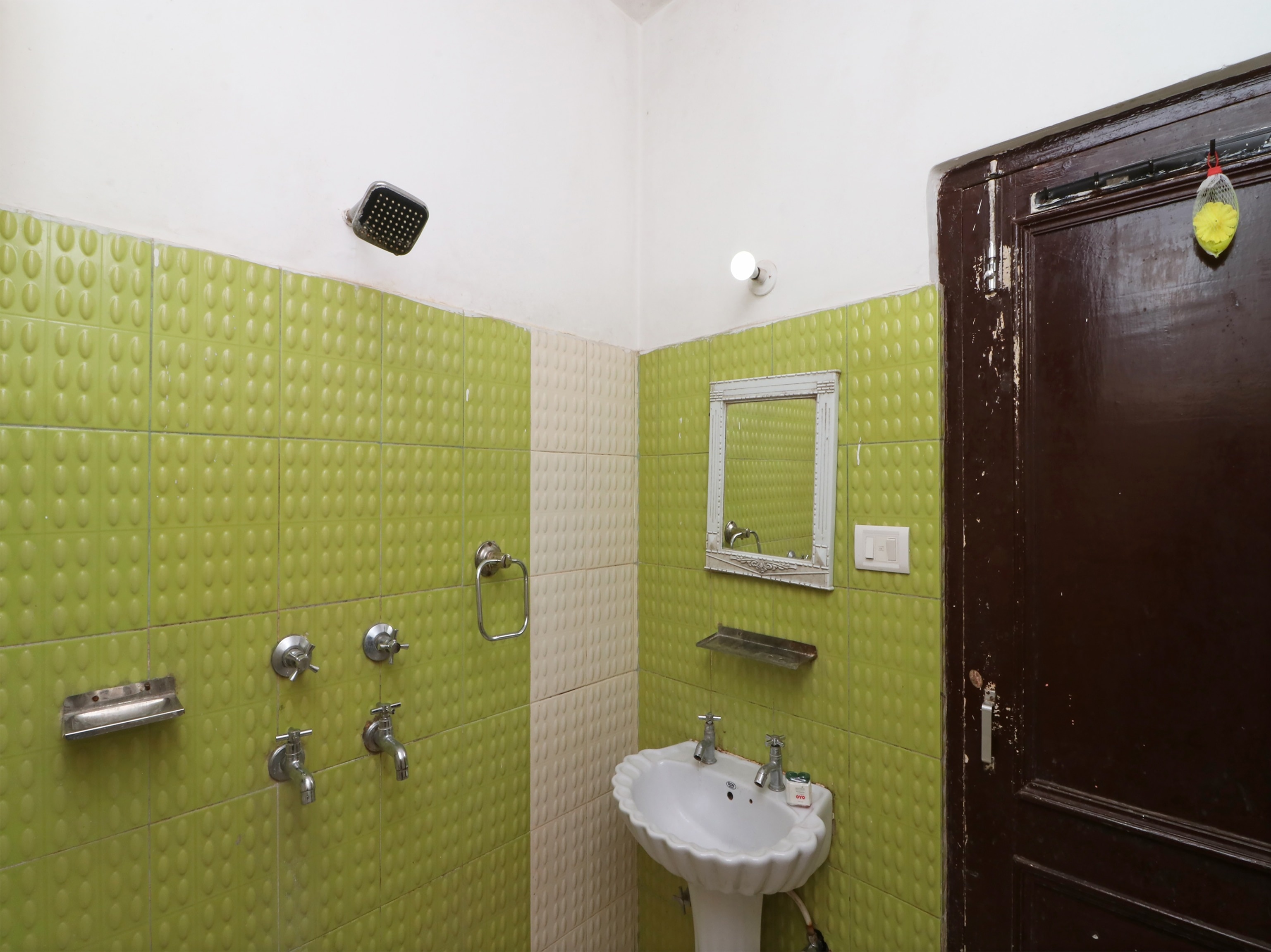 Hotel Blue Sapphire 5 Min walking distance from Railway Station - Tap to explore photos
