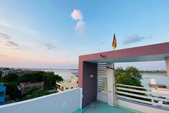 Triyuga 2Bhk GangaView Lift Parking Temple 3.5km, Varanasi