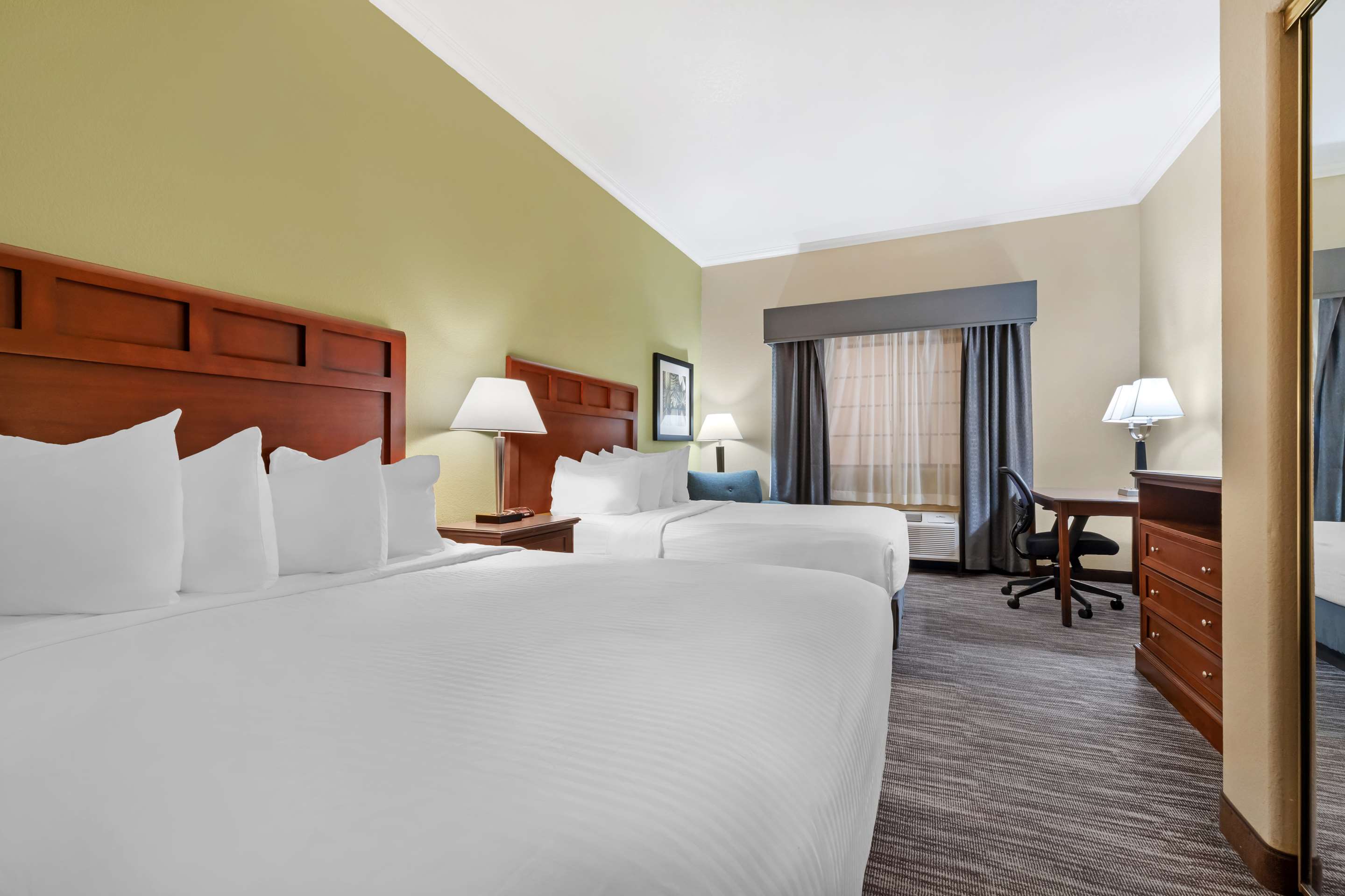 Best Western Hebbronville Inn - Tap to explore photos