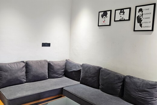Downtown B  Vijay Nagar 2bhk Apmt  By Hyphn