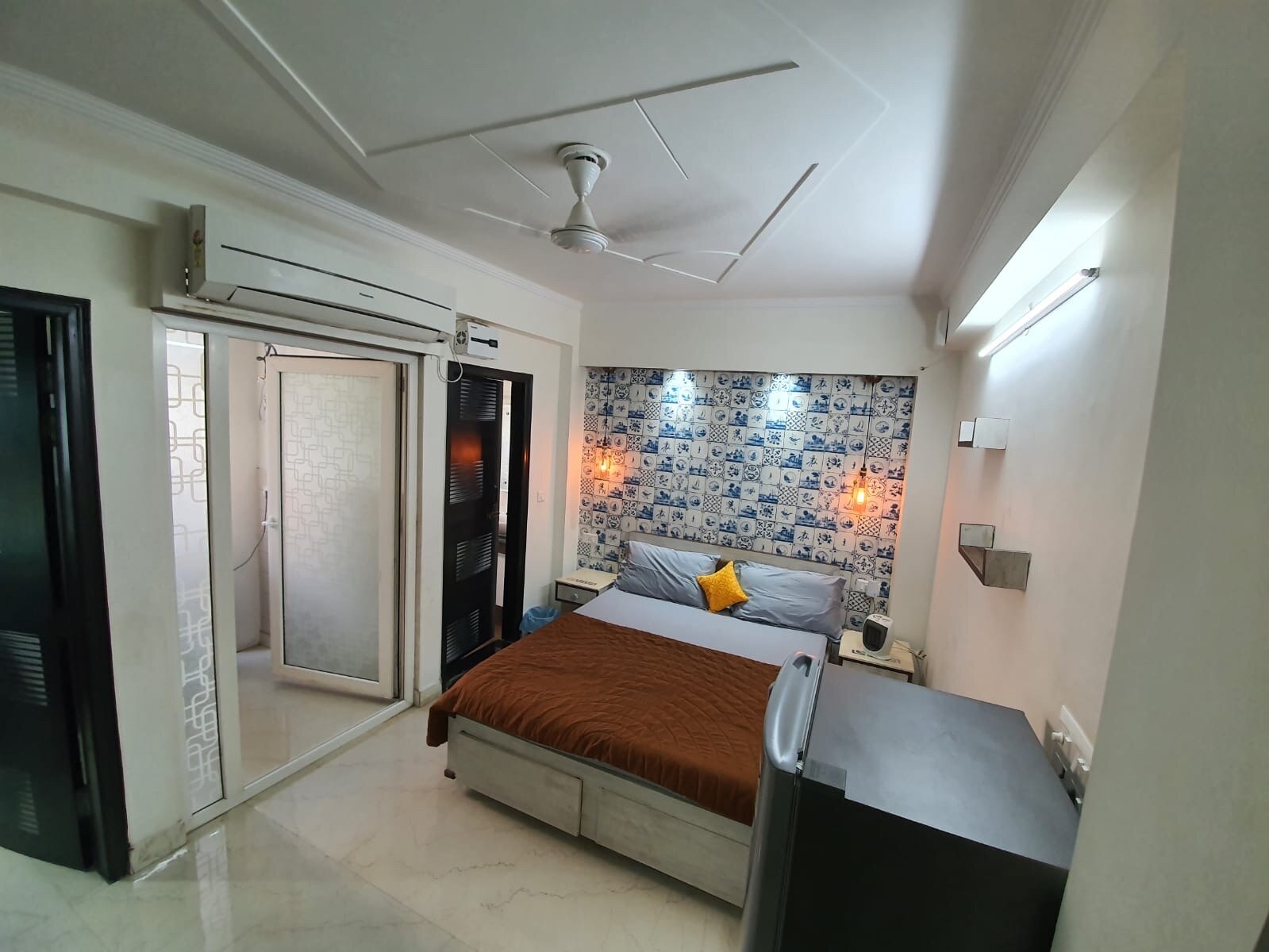 775 G Block Suncity - Tap to explore photos