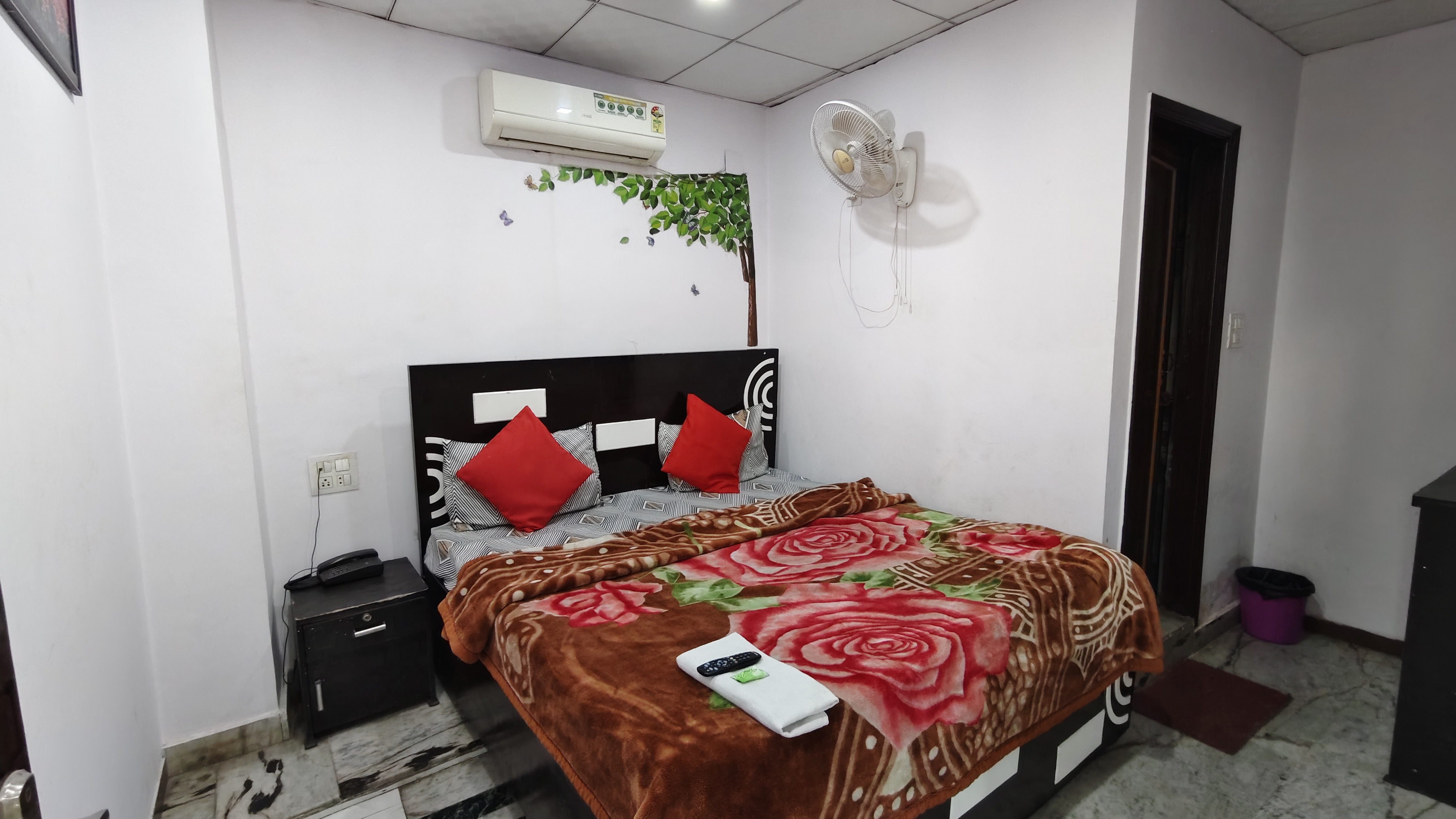 Rajdhani guest house - Tap to explore photos