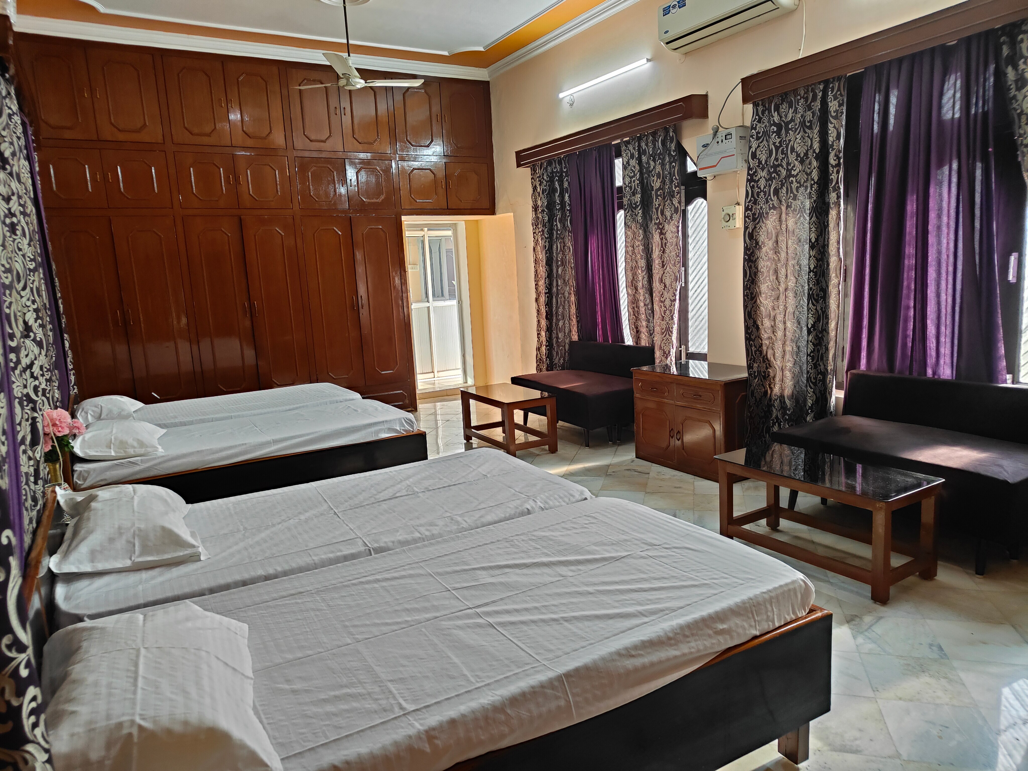 Shantiniketan Homestay in Ayodhya - Tap to explore photos