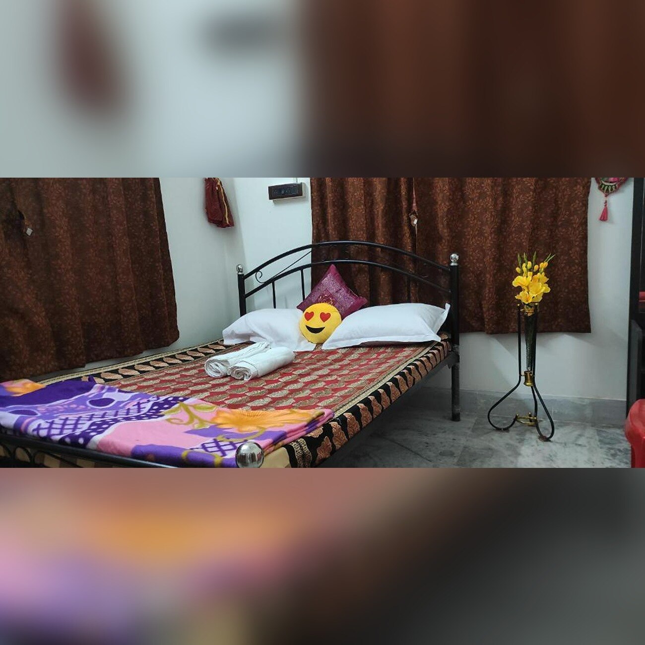 Avishek's Homestay near Gitanjali Metro - Tap to explore photos