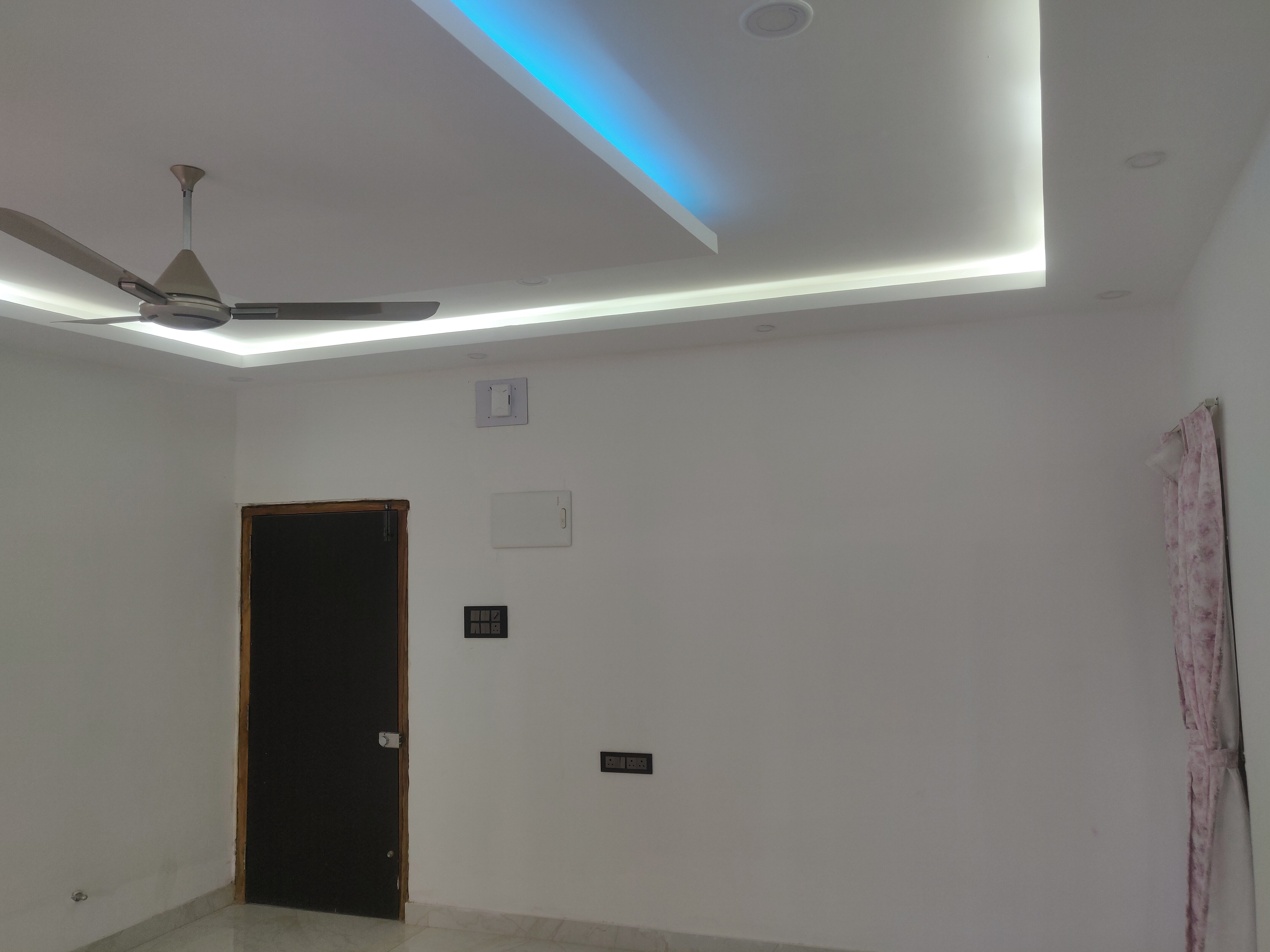 5 independent apartments in the same building at Bhoomi mansion - Tap to explore photos