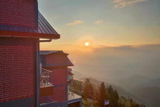 The Castle Resort, Fagu
