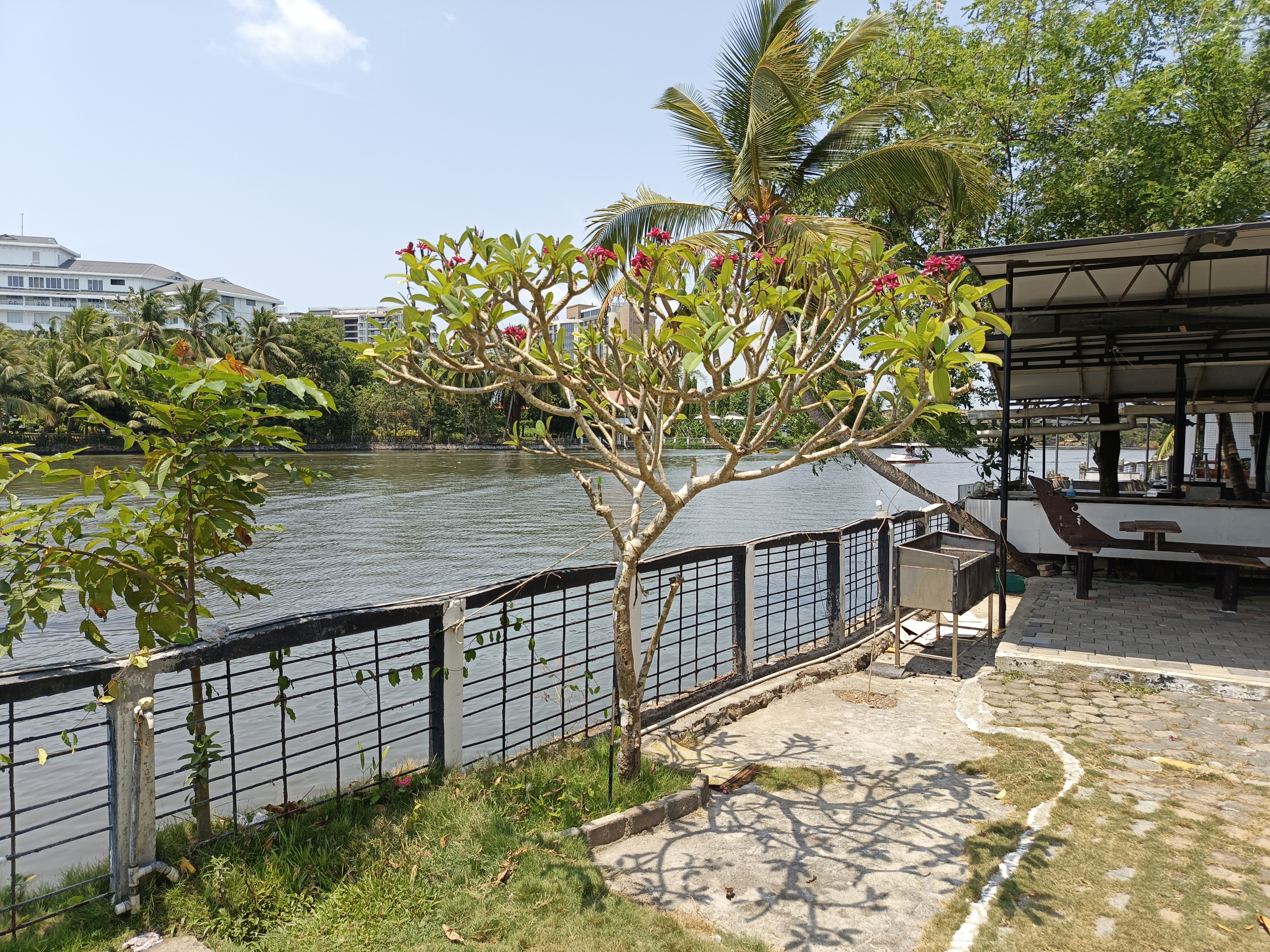 Mia Riaan Lake View Resort - Tap to explore photos