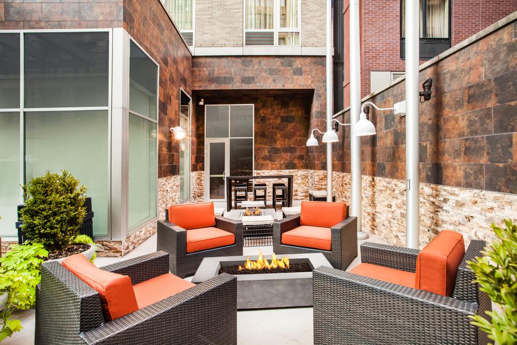 Hilton Garden Inn New York/West 35th Street - Tap to explore photos