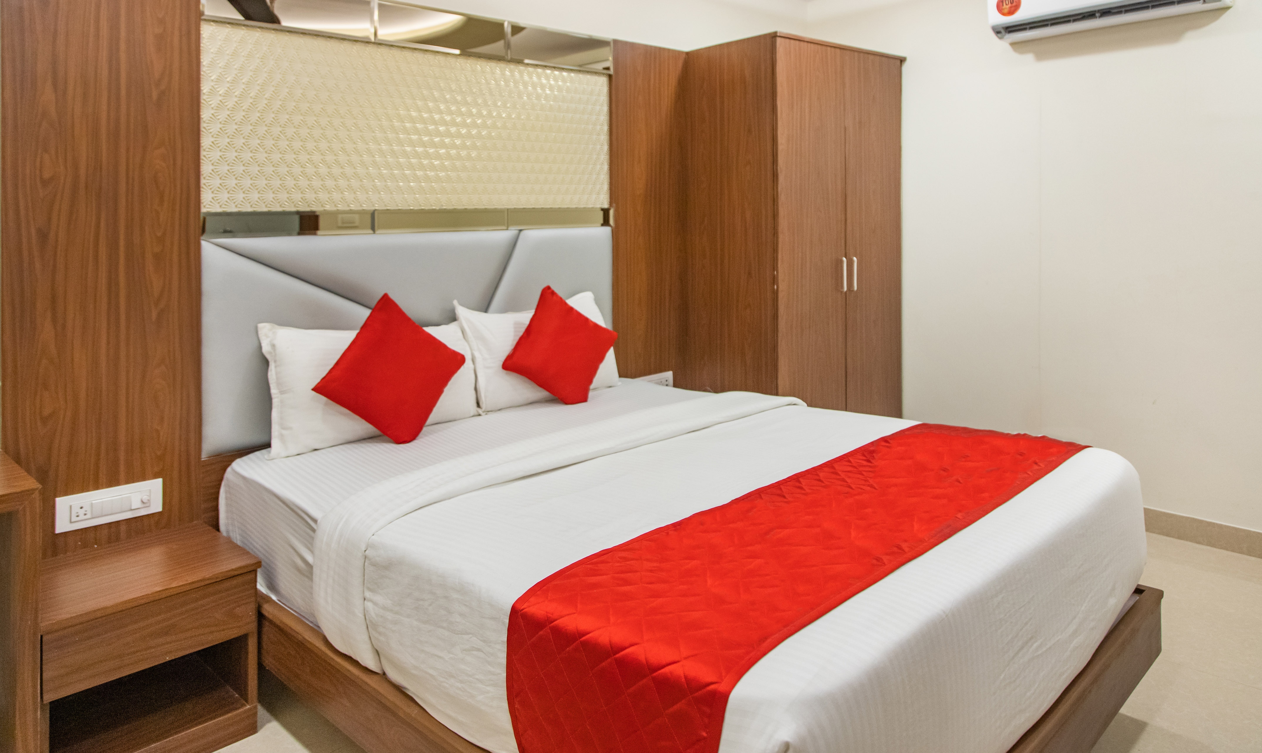 Hotel Hometown - Near BKC - Tap to explore photos