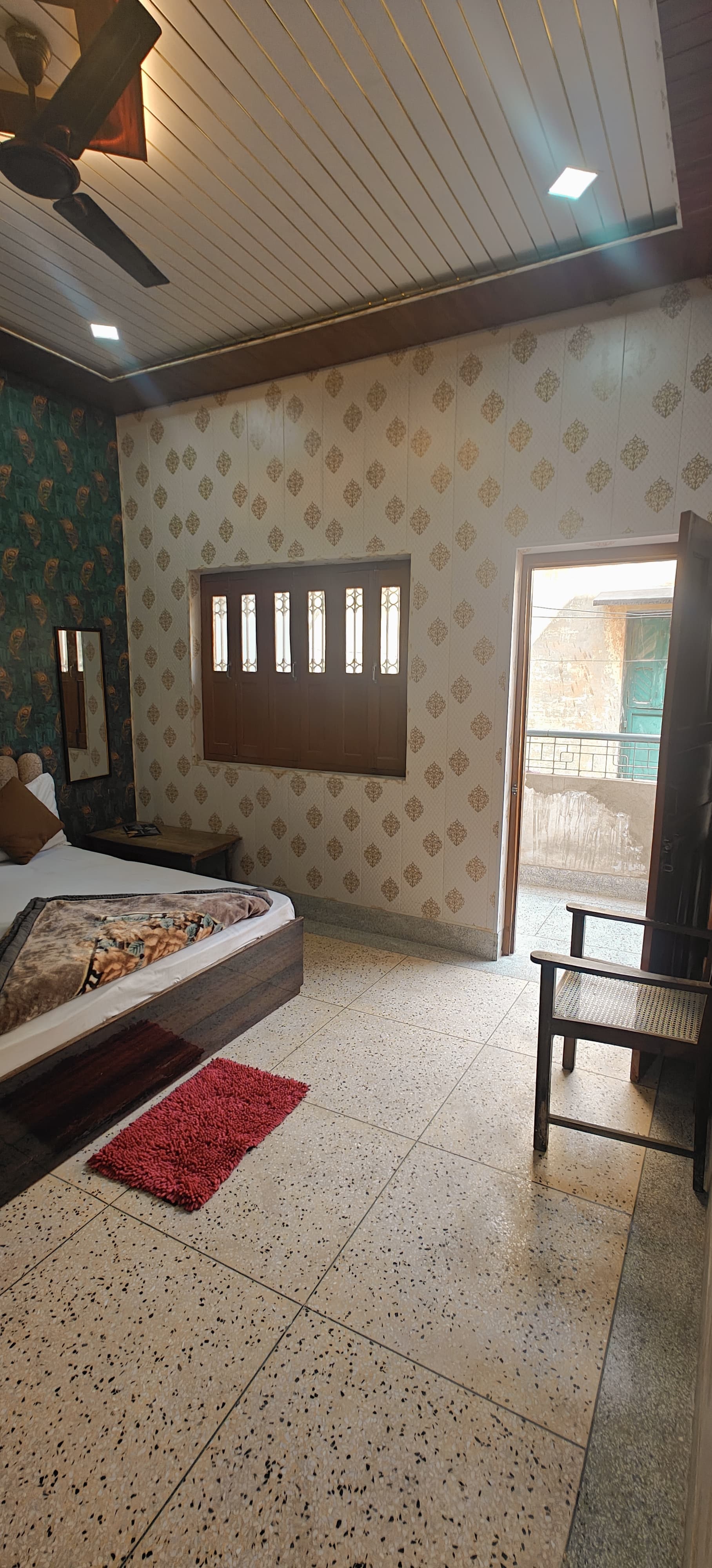 Shree p Guest house. - Tap to explore photos