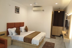Hotel Grand Nilgiri AC Rooms, Vadodara