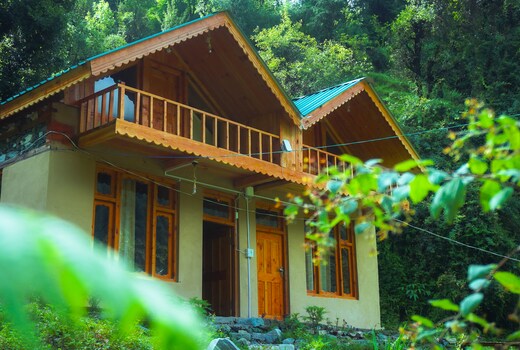 Kavu's Hideout cottages Jibhi
