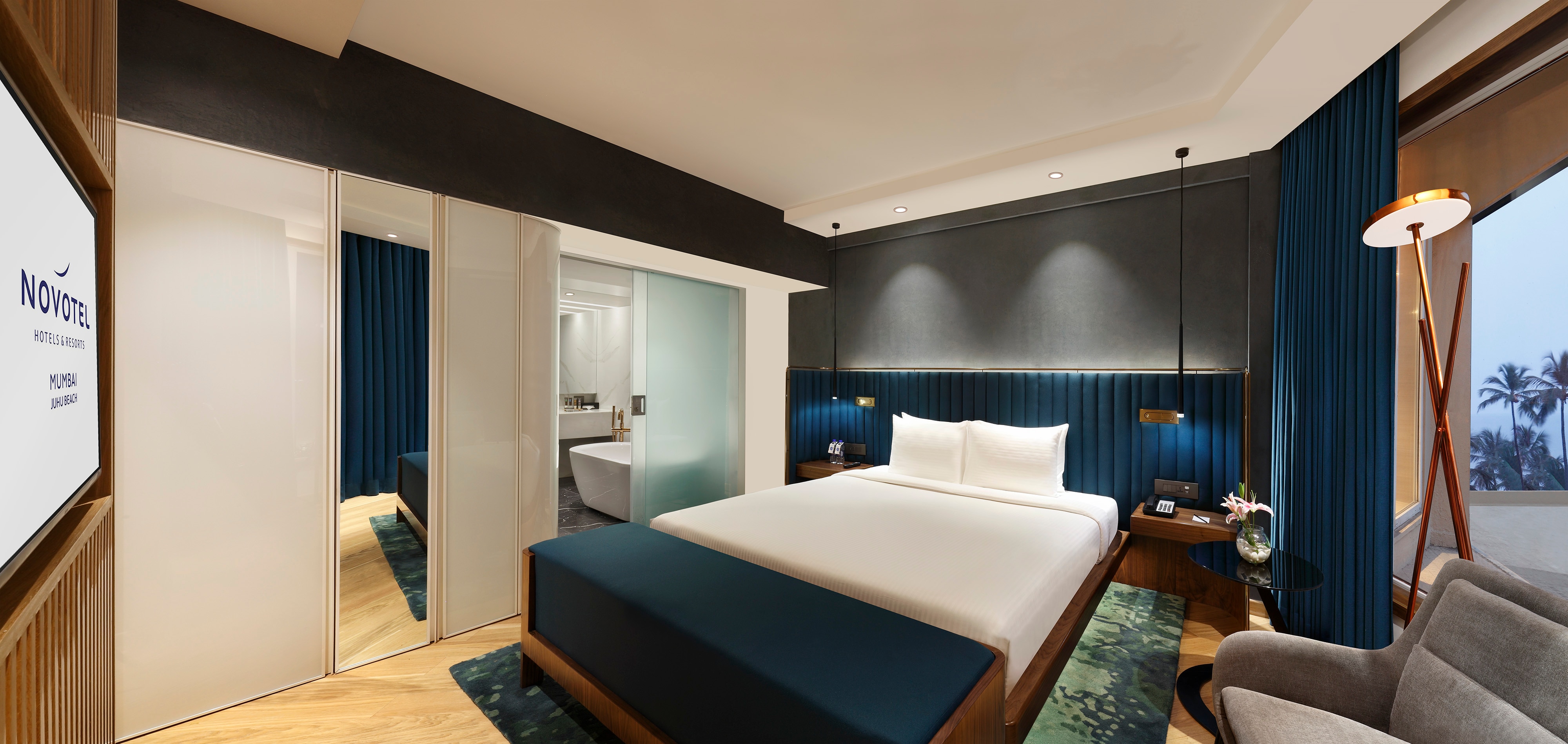 Executive Suite King Bed City View - Buffet Breakfast, Premier Lounge Access with IMFL Cocktail Hrs. 1