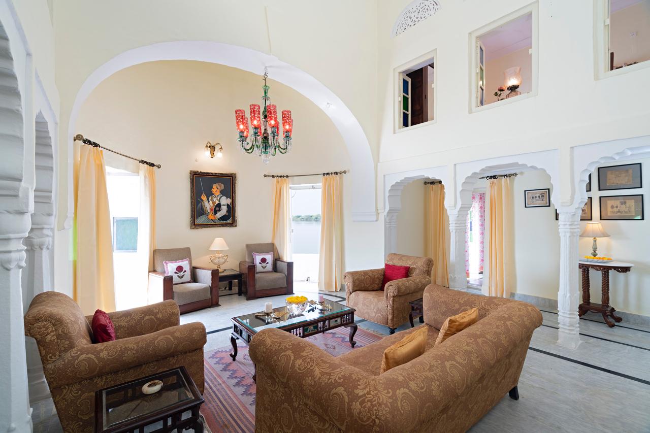 1 BR w Lake View Divine - Tap to explore photos