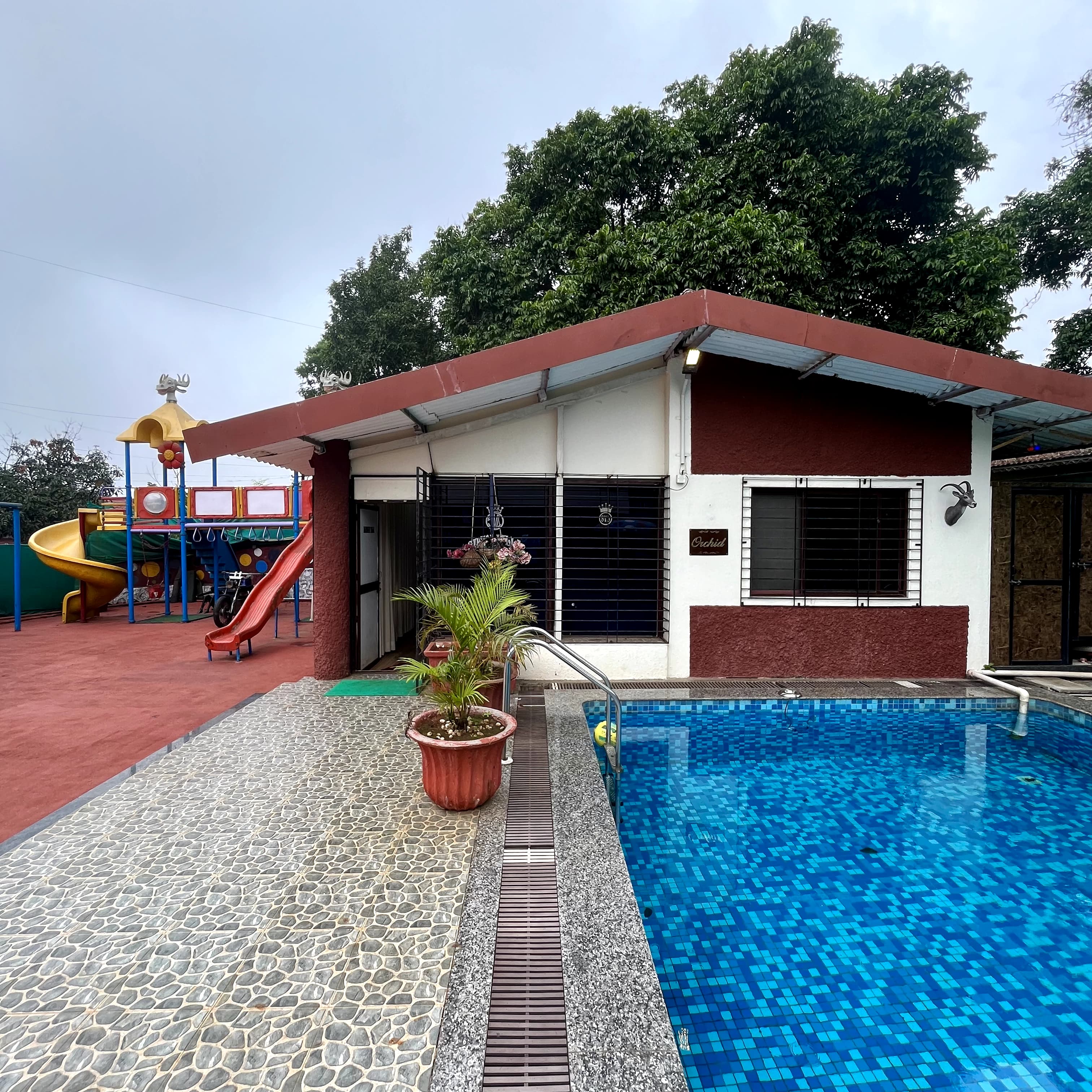 Paradise villas & Resorts - Tap to explore photos