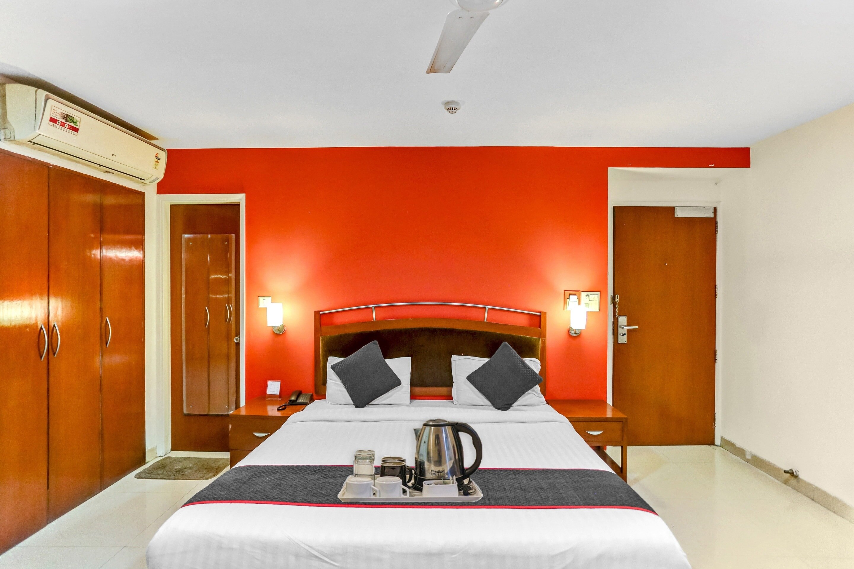 Super Collection O Divine Inn - Tap to explore photos