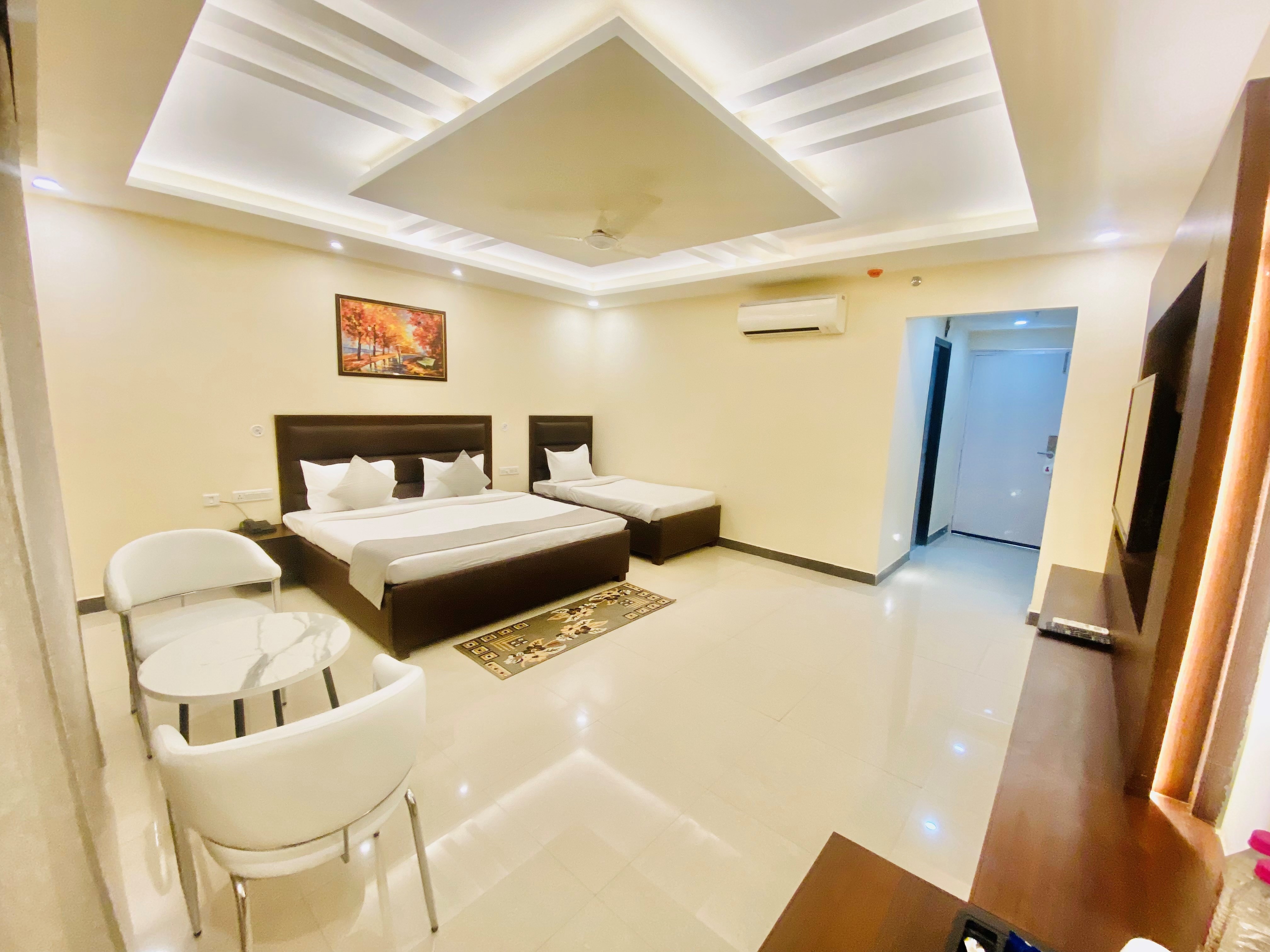 Ayansh Klyde Inn Lucknow - Tap to explore photos