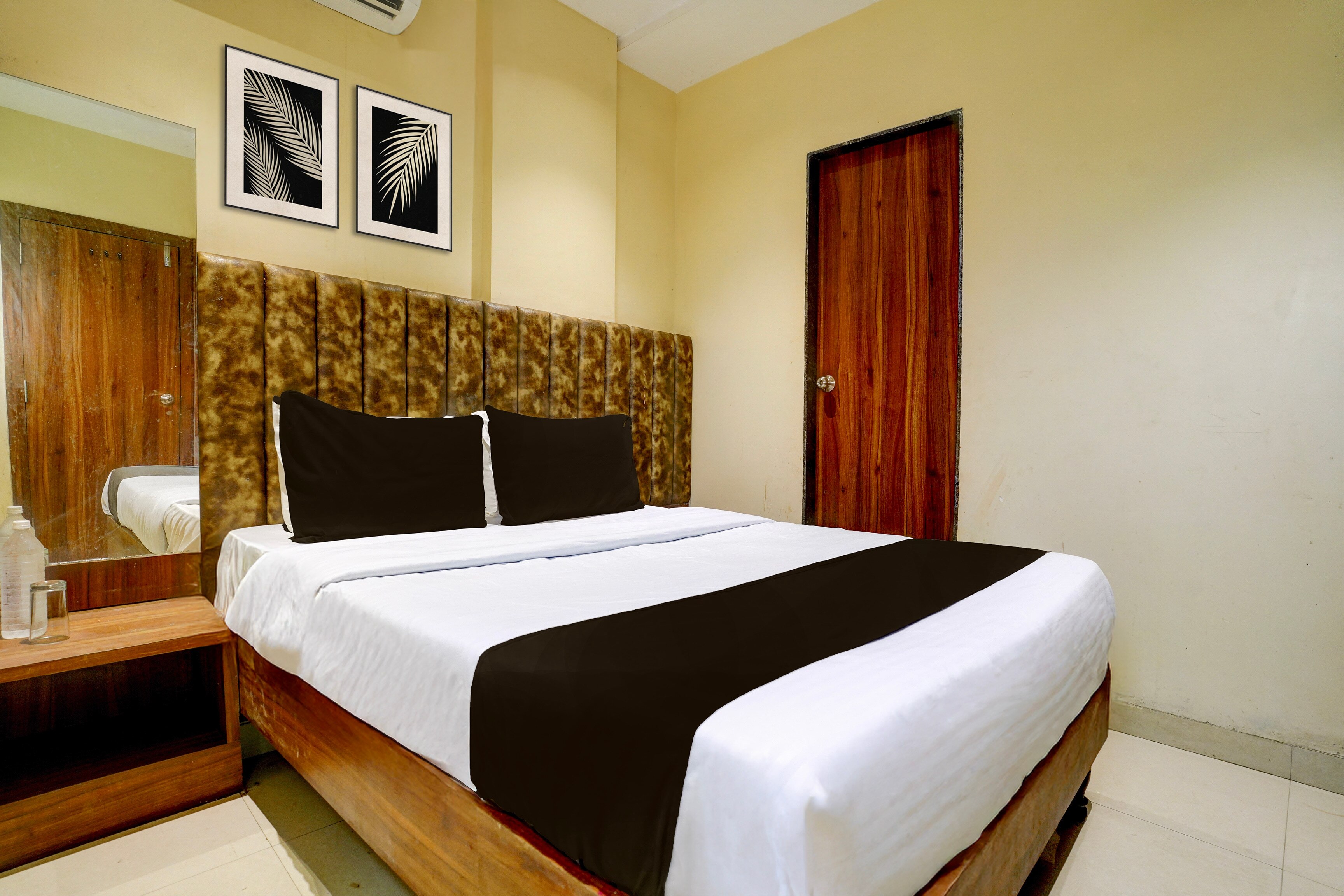 Hotel O SHUBHAM LODGING & BOARDING - Tap to explore photos