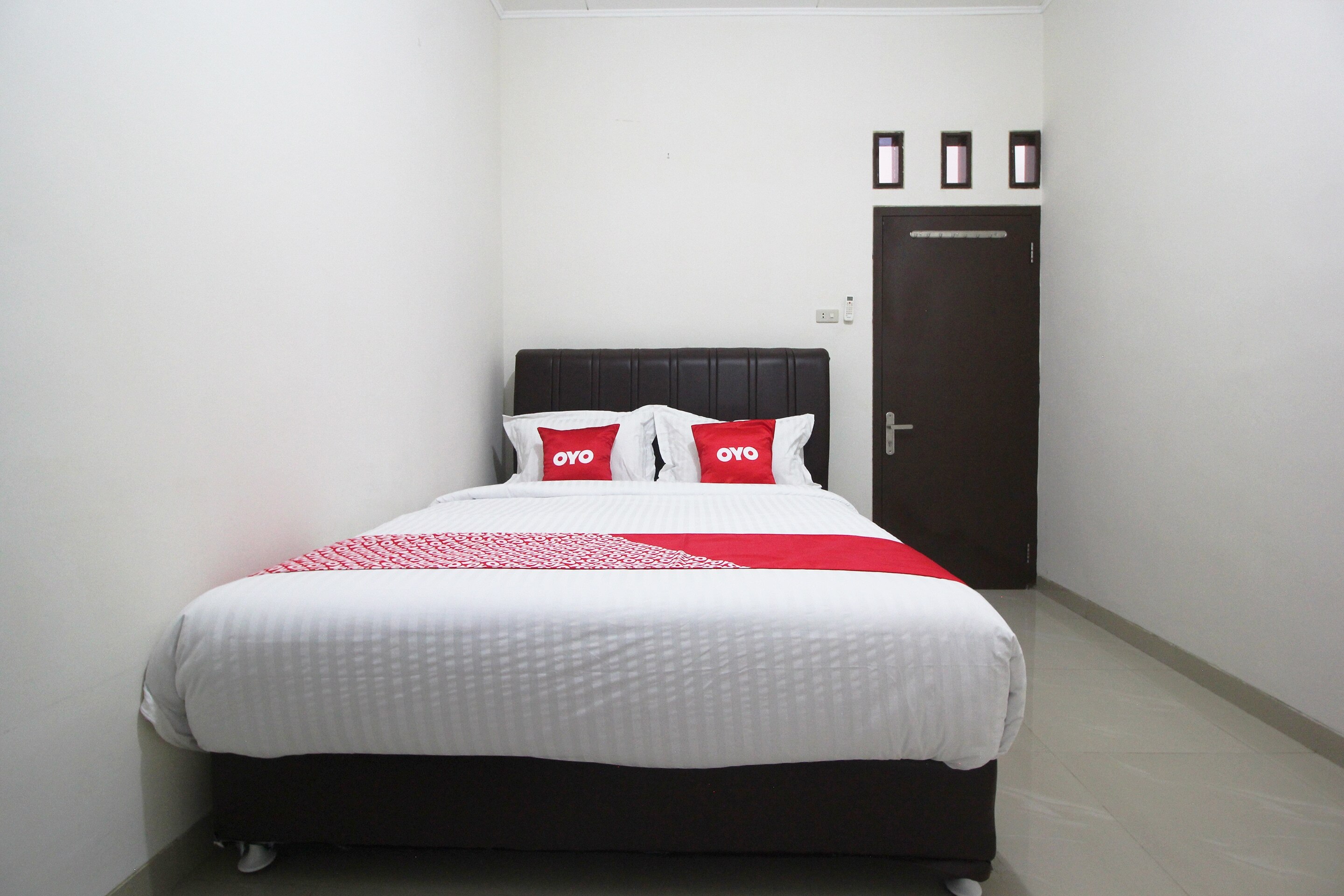 OYO 1547 Wisma Ray Syariah - Tap to explore photos
