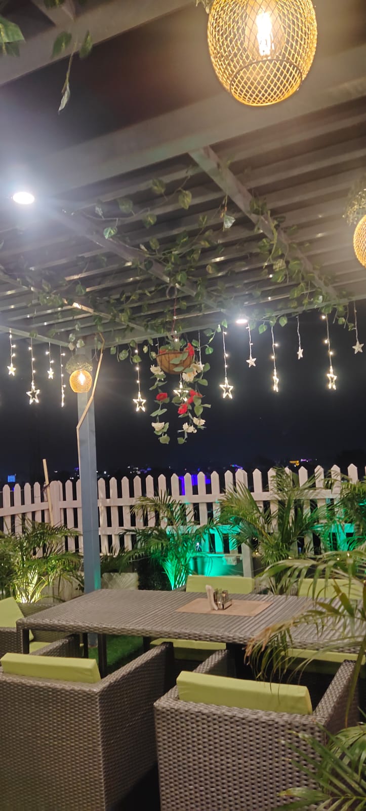 Hotel Swaransh By Prakshi Hospitality - Tap to explore photos