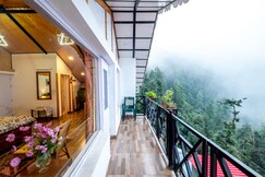Rose Studio Cottage at Mashobra s Private Heritage, Shimla
