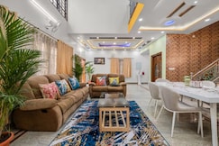 Splendor Lux 5BHK Pool Villa by Susan Homestay, Bangalore