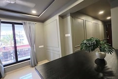 Luxurious 2BHK Apartment Near Boojee Cafe Bandra, Mumbai