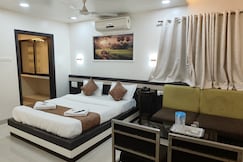 Hotel Dwarka, Adilabad