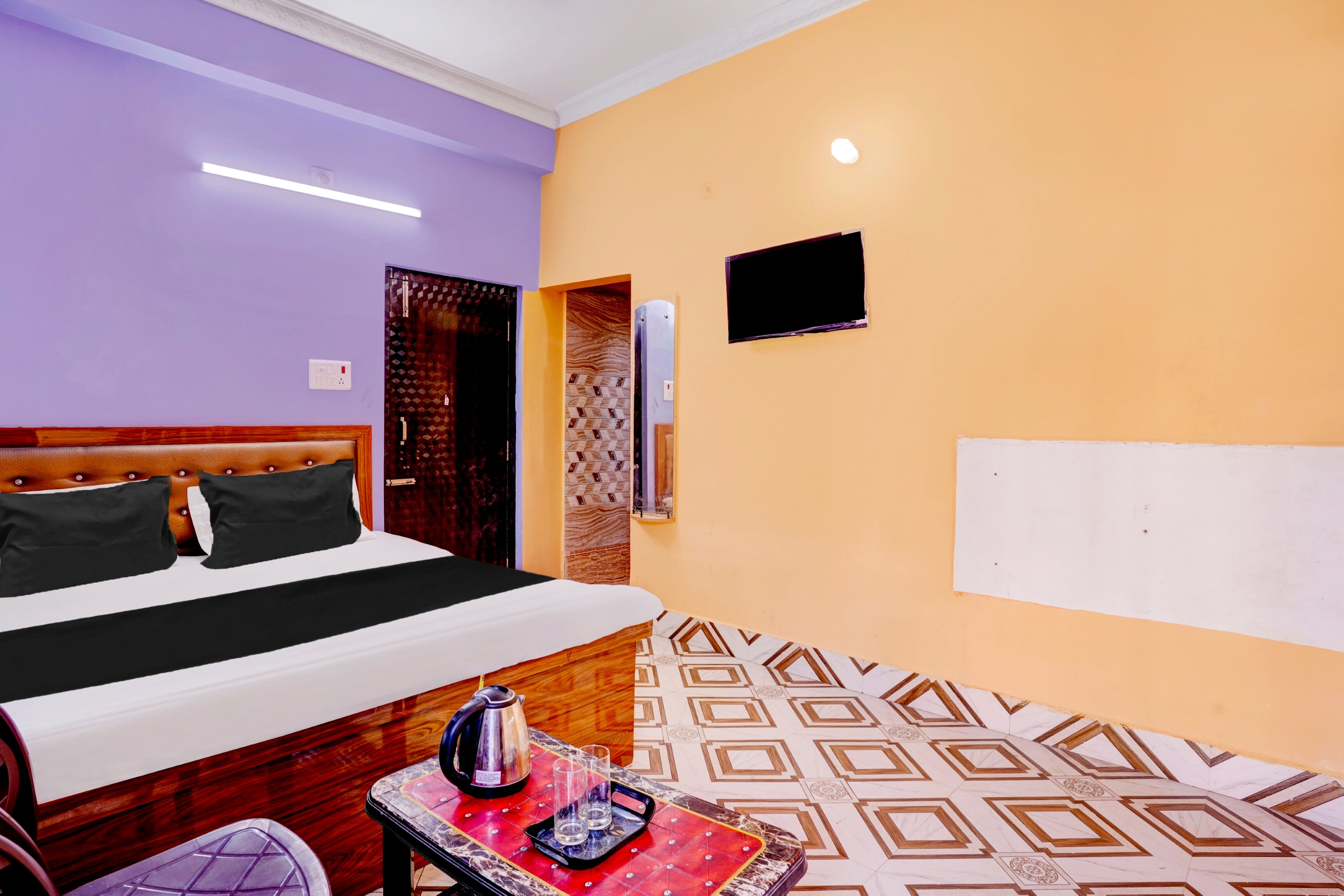 OYO 824156 HOTEL OM PALACE & BANQUET HALL - Tap to explore photos