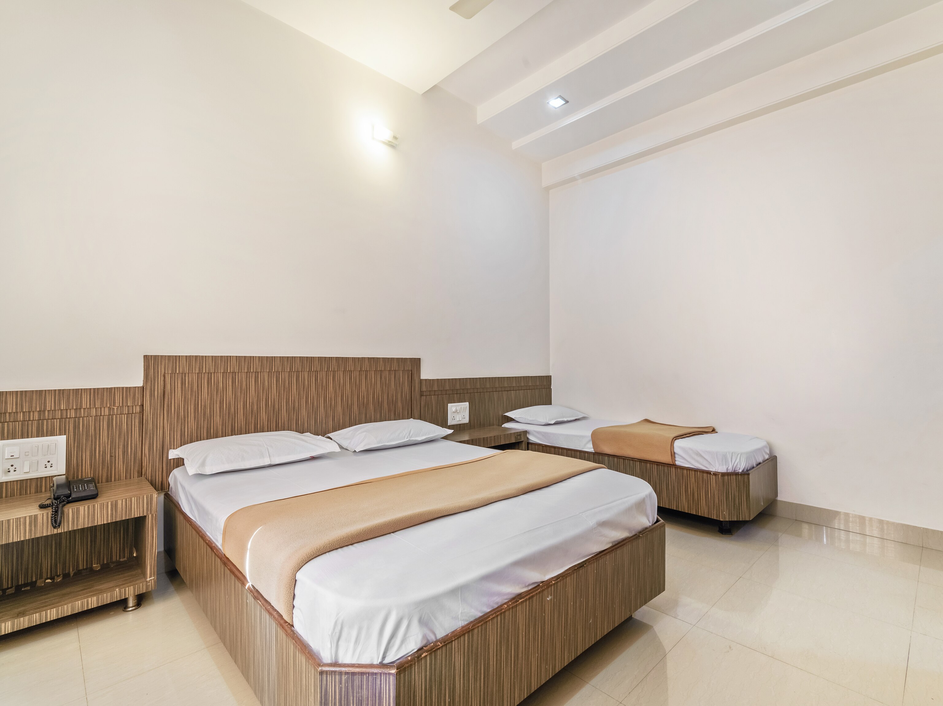 Deluxe 3 Bed AC Room 1