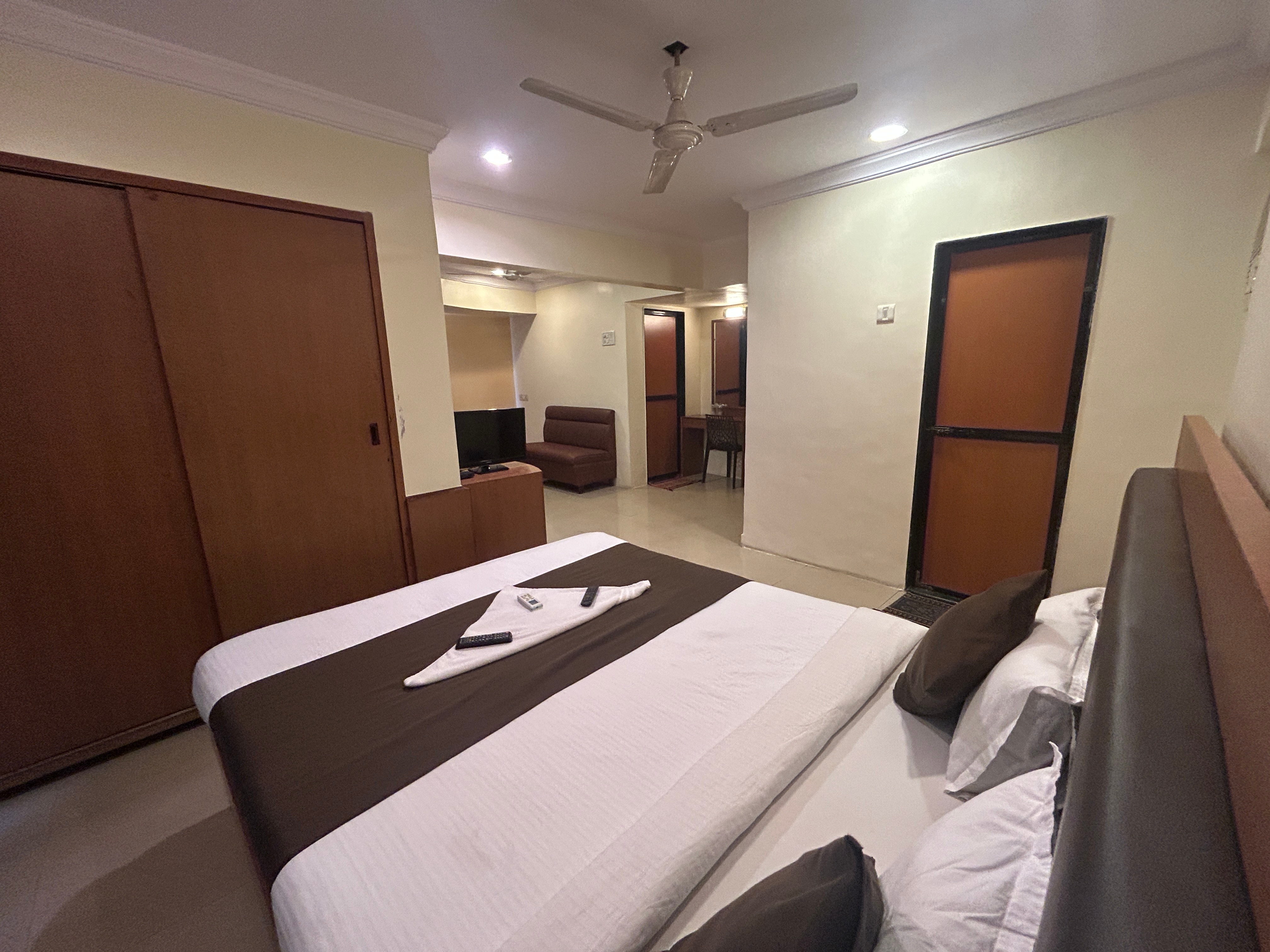 Hotel Lucky Goregaon 4