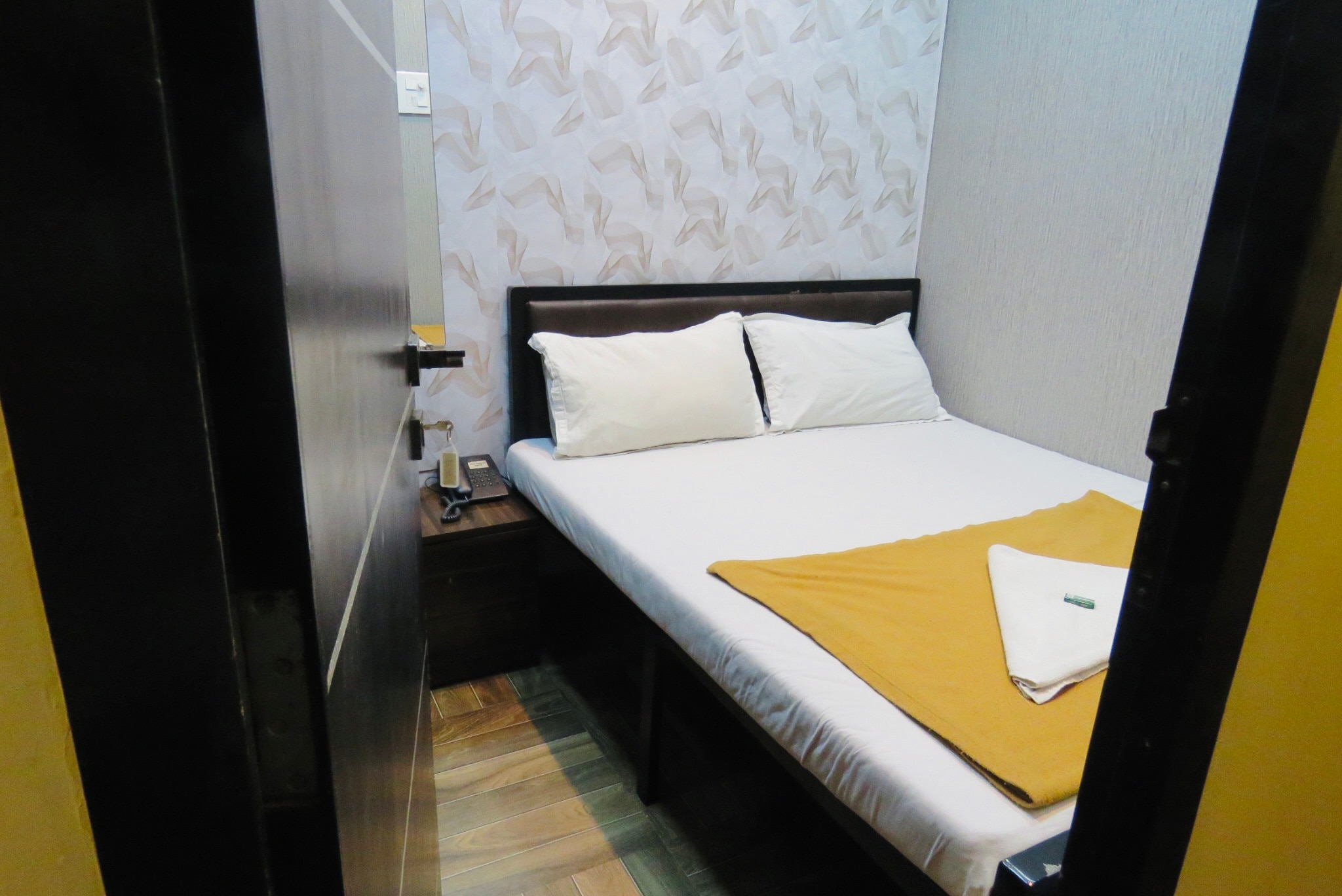 Double Bed Room with shared bathroom 1