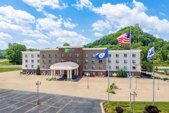 Holiday Inn Express & Suites WINONA, Winona
