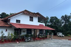 GD's Bungalow by Dazzle Destinations | Villa in Chikmagalur, Mudigere