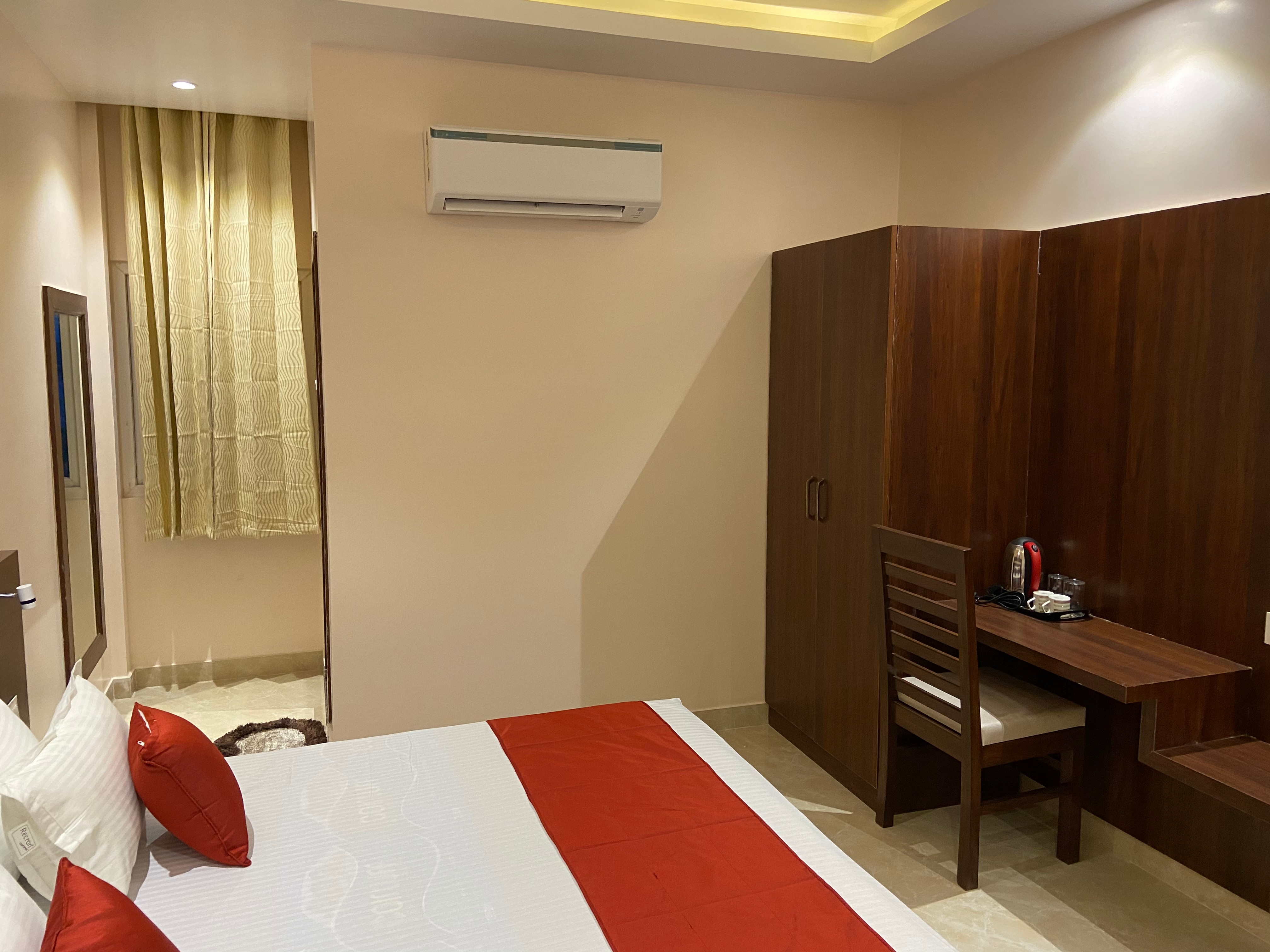 Sangam Hotel - Tap to explore photos
