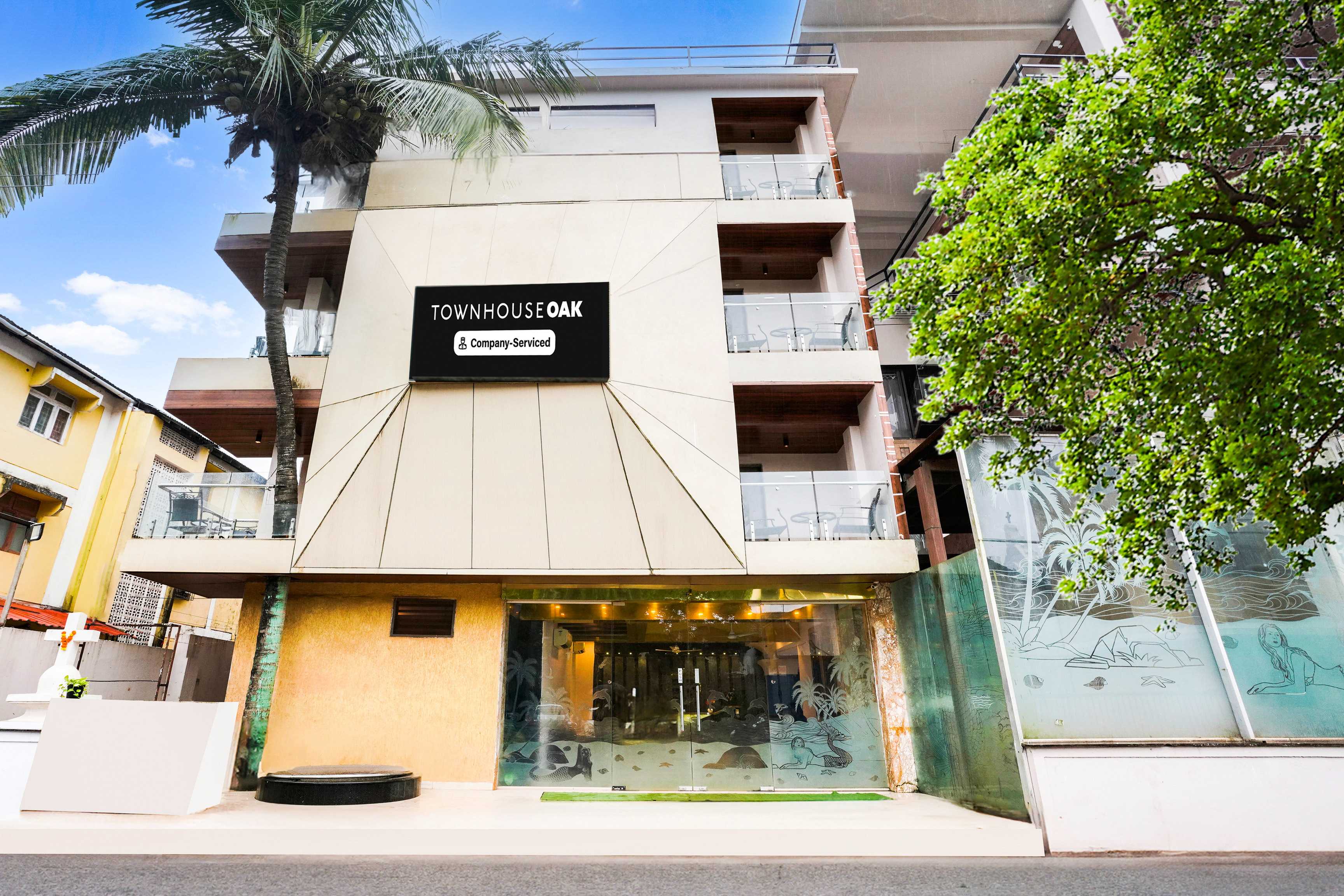 Super Townhouse Oak Baga Near Titos Lane - Tap to explore photos