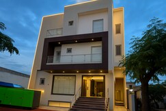 Hotel Grand Avenue, Lucknow