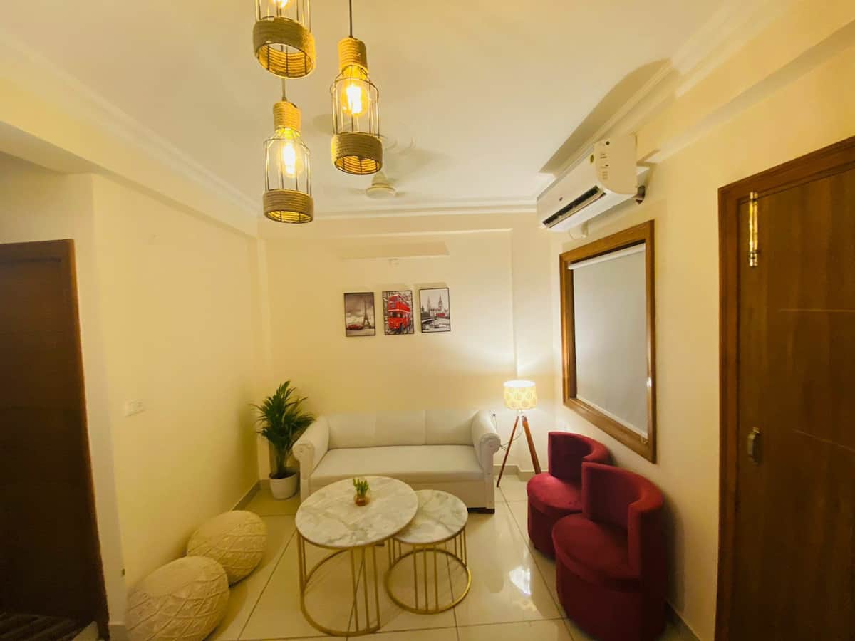 Elegant 2 Bedroom Luxury Stay in Noida - Tap to explore photos