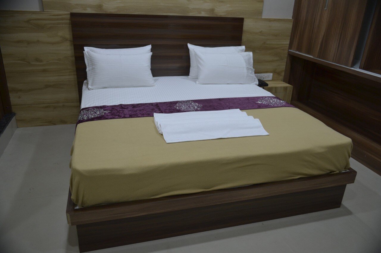 Hotel Saarang Forever - Tap to explore photos