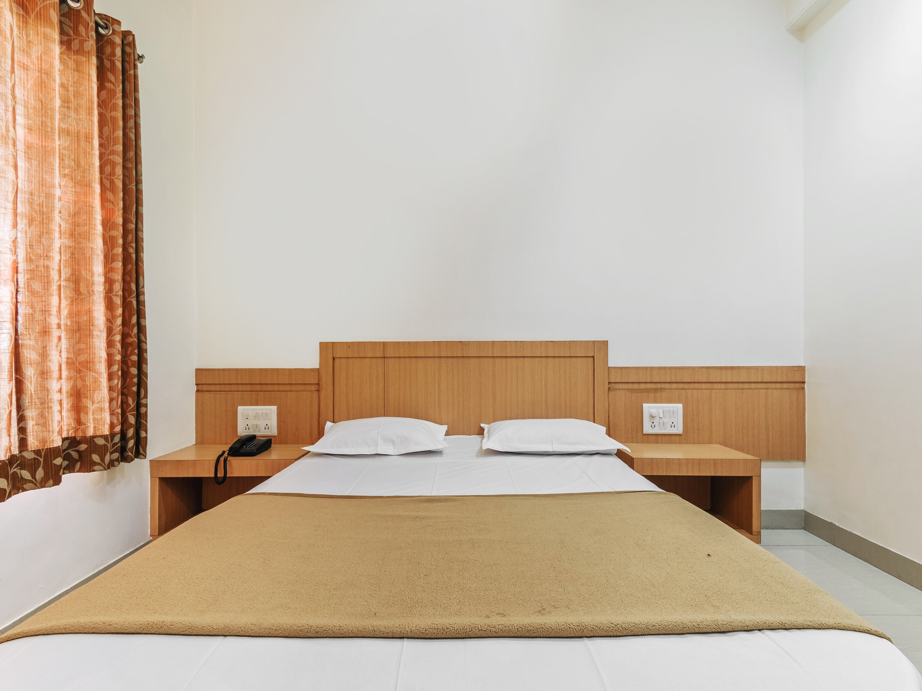 Deluxe Double Bed AC Room 1